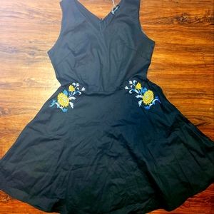 Black flowered dress with pockets XL